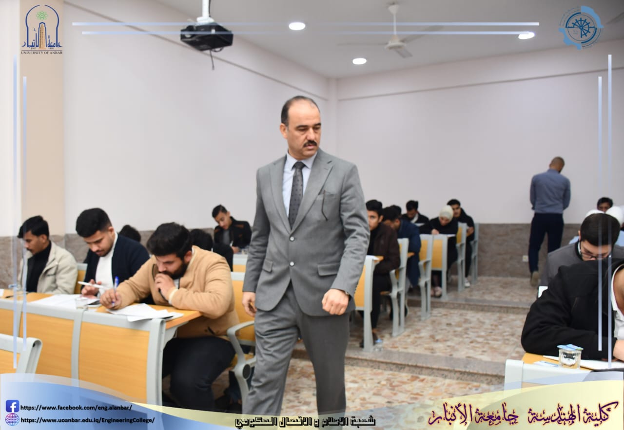 السيد العميد يجري جولة تفقدية على القاعات الامتحانية
