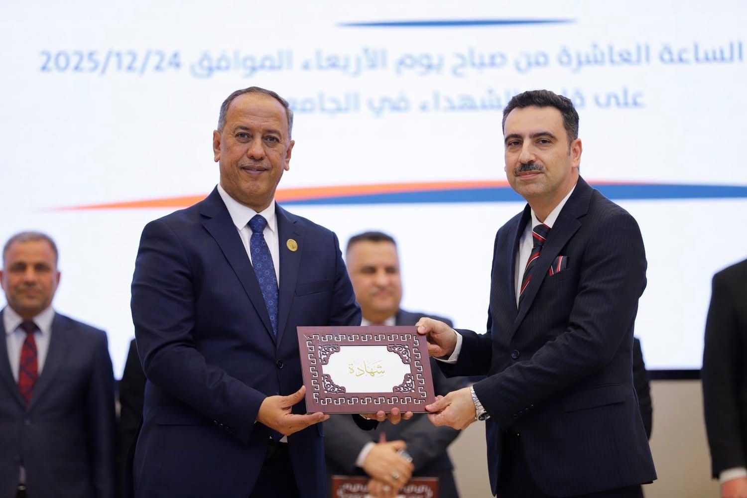 تكريم تدريسي في كلية الهندسة