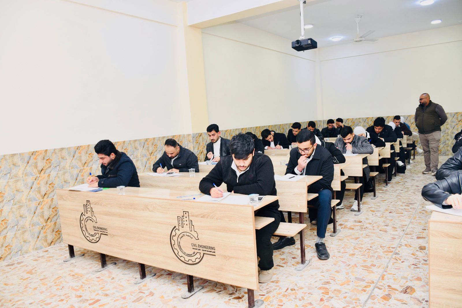 انطلاق امتحانات الفصل الدراسي الاول  لطلبة الدراسات الاولية في كلية الهندسة للعام الدراسي 2025-2026 