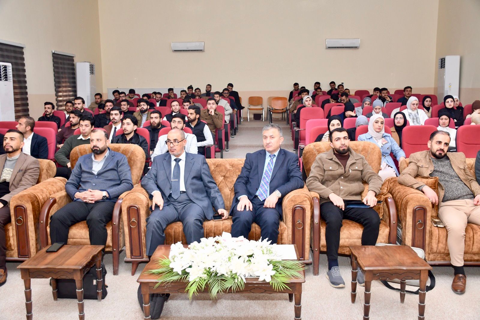 ورشة الاستاذ الزائر بعنوان (Engineering Tomorrow’s Reality: Integrating Photonics, LiFi, and Smart Systems for Connected Intelligence) يقيمها قسم الهندسة الكهربائية - كلية الهندسة