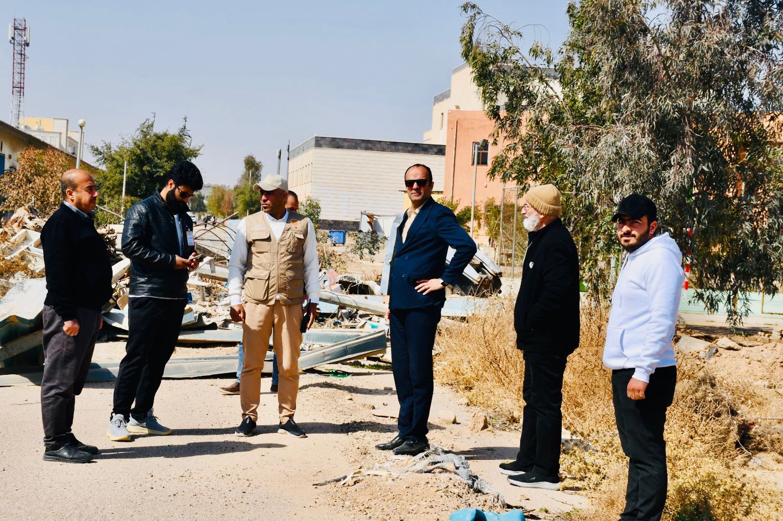  حملة خدمية شملت إزالة الأدغال ورفع الأنقاض في محيط الورش الهندسية