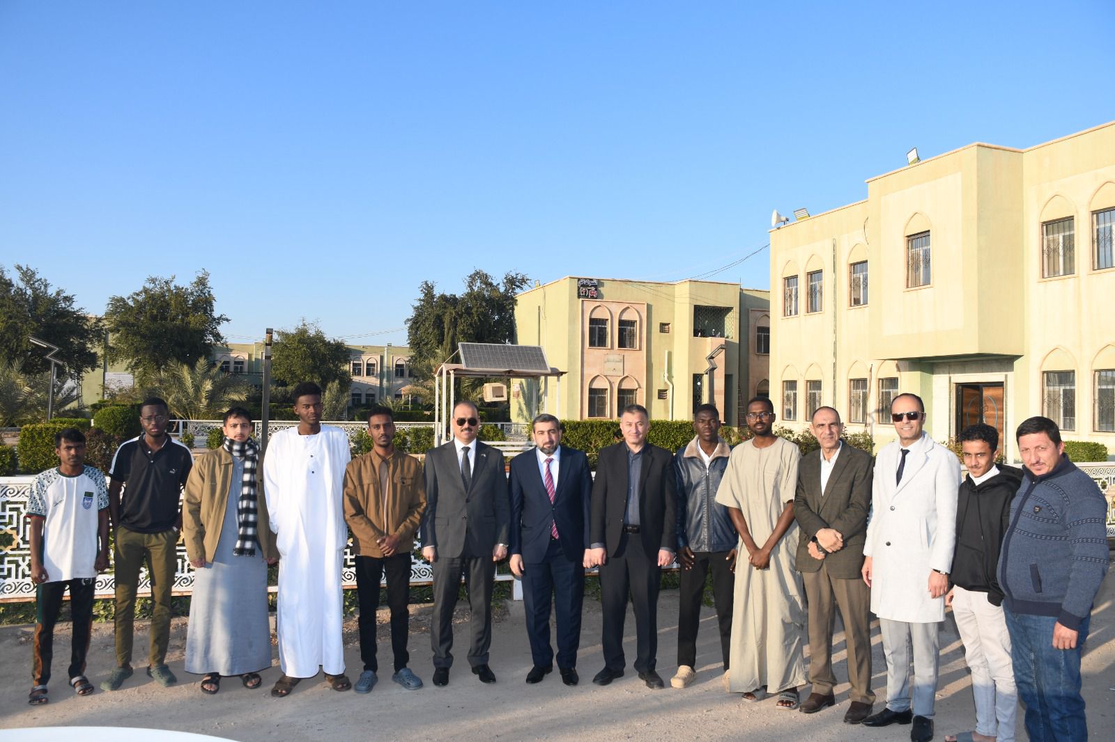 عميد كلية الهندسة يزور الأقسام الداخلية ويتفقد أحوال الطلبة