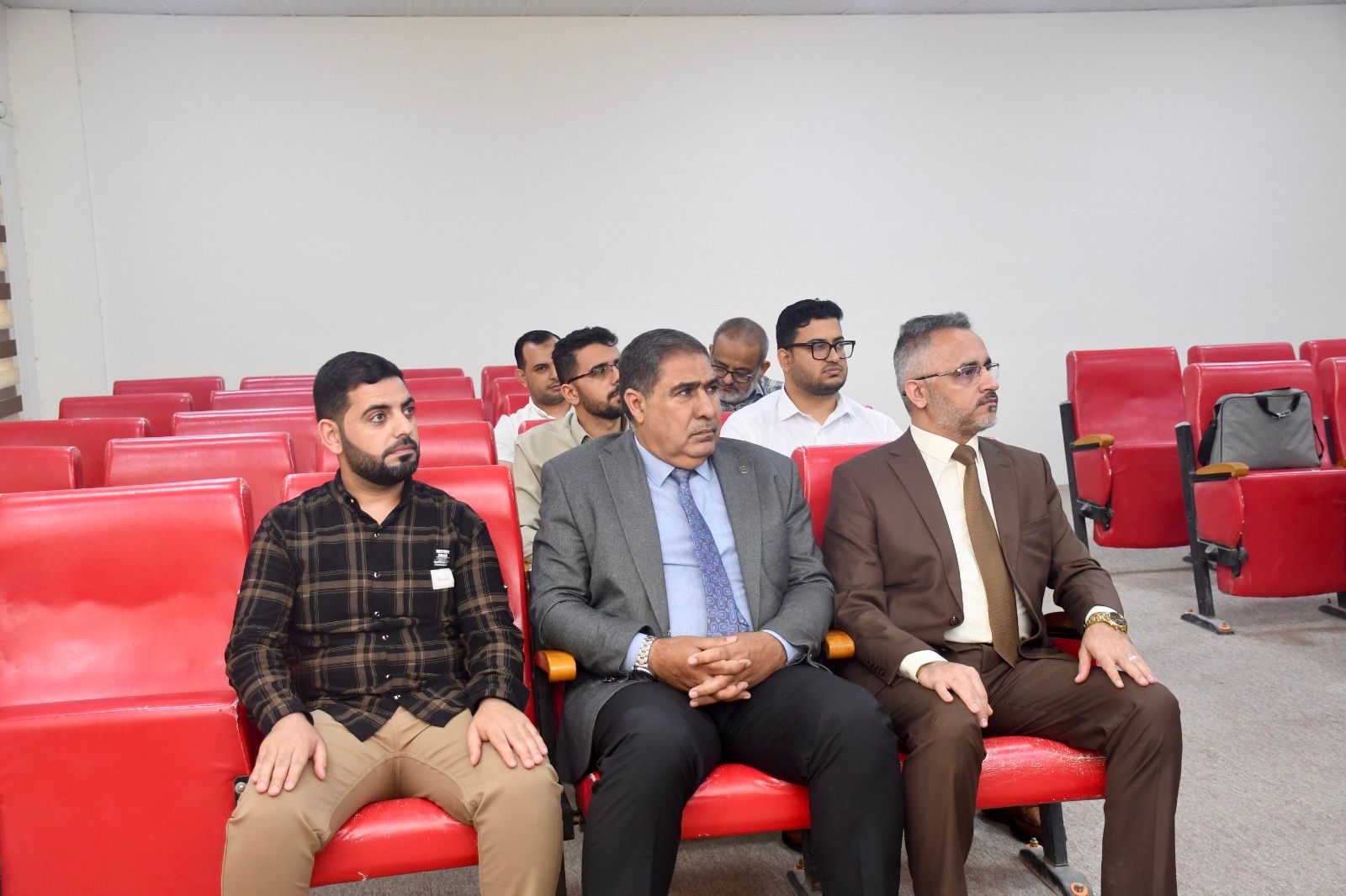 حلقة نقاشية (سيمنار) لطلبة الدراسات العليا في قسم الهندسة الميكانيكية